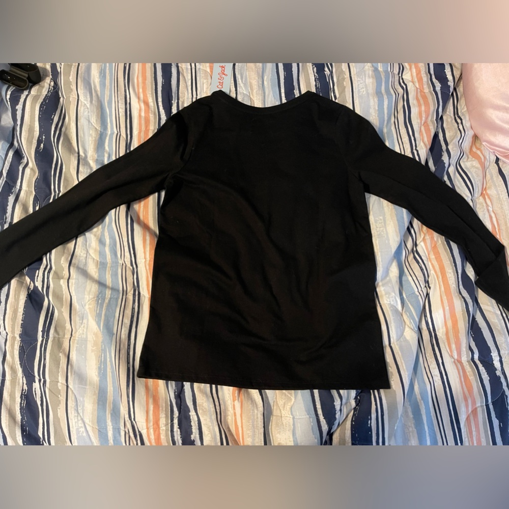 children’s cat and jack long sleeve tee. size large (10/12) in black